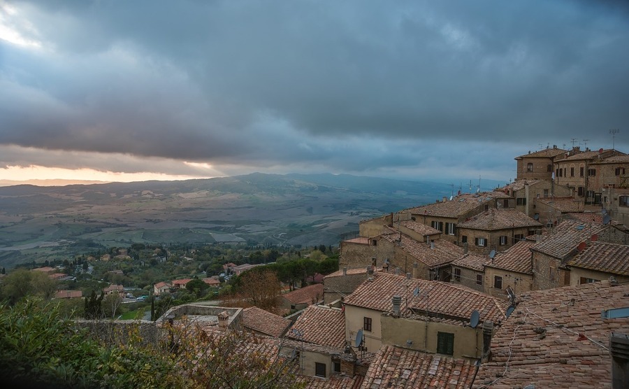 Volterra la città del vento e del macigno
