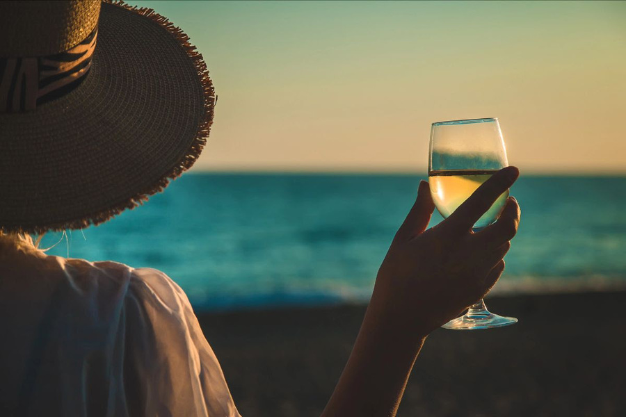 5 vini bianchi per l’estate (sotto i 20 euro)