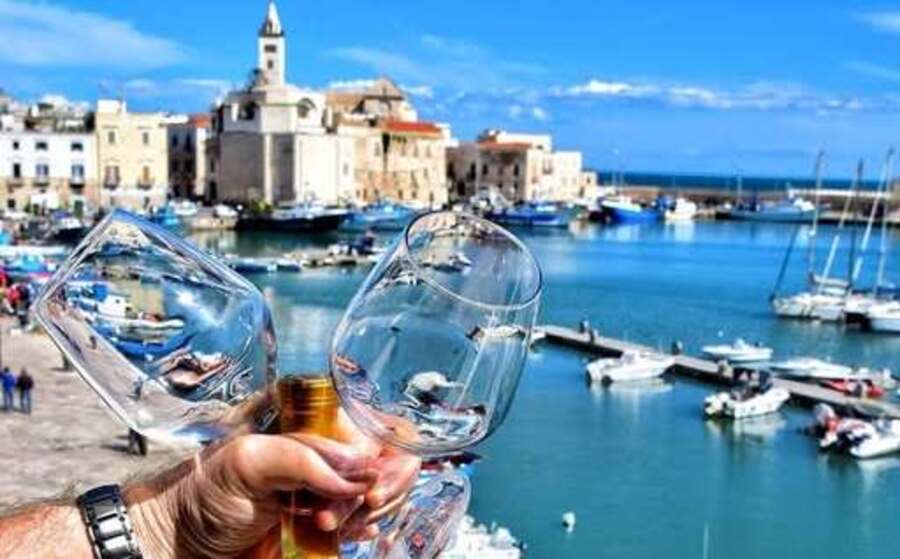 Moscato di Trani Doc: il dolce segreto pugliese che profuma di mare