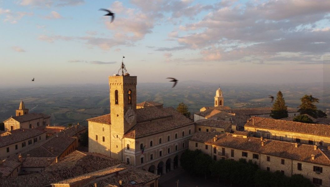 Cingoli è il Borgo dei Borghi 2026: il “balcone delle Marche” che (ancora) non ti aspetti
