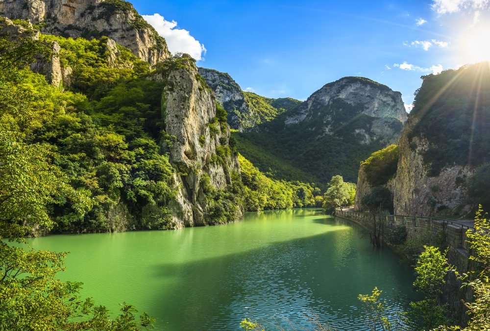 Gola del Furlo: cosa vedere e cosa fare tra natura selvaggia, storia romana e panorami mozzafiato