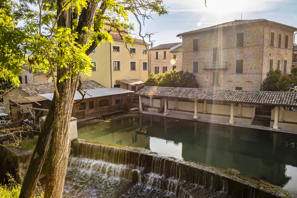 Torre al Colle, la rinascita del borgo delle 300 candele