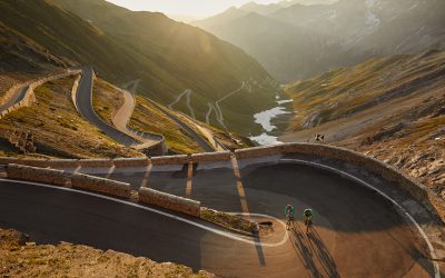 Sulle strade del cielo: i passi alpini più amati dai motociclisti d’Europa