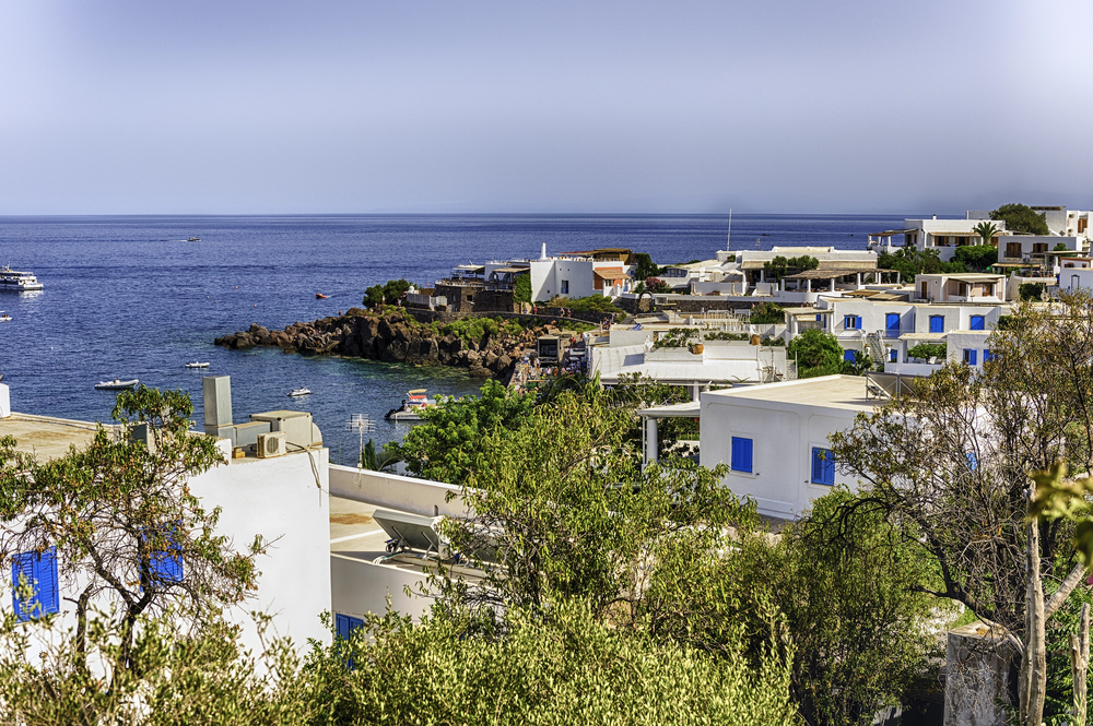 Panarea, scoperti nuovi camini idrotermali e un grande cratere sottomarino al largo dell’isola