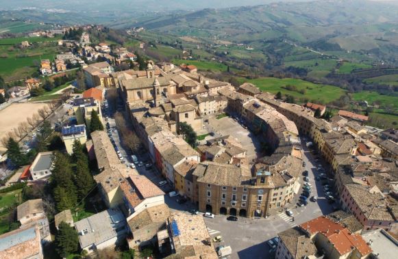 Cupramontana, dove il Verdicchio racconta le colline delle Marche