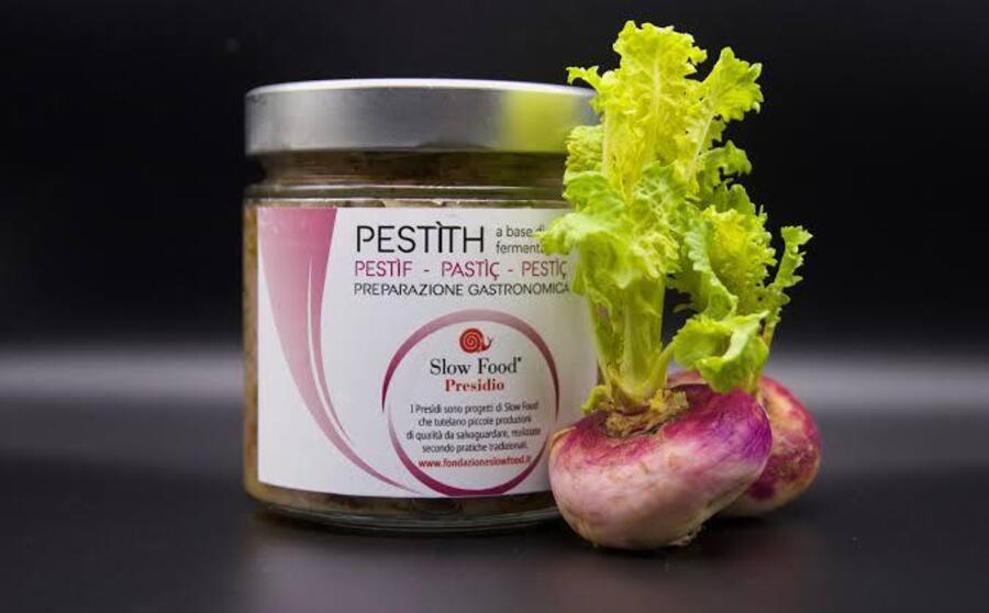 I prodotti da salvare. Il pestith delle Dolomiti friulane: la rapa fermentata che racconta la Val Cellina e la Val Vajont